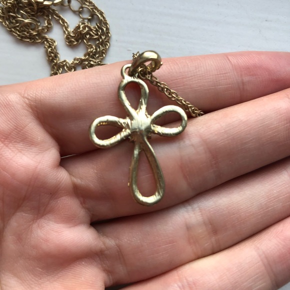 Vintage gold & diamond looped cross necklace - Picture 5 of 7